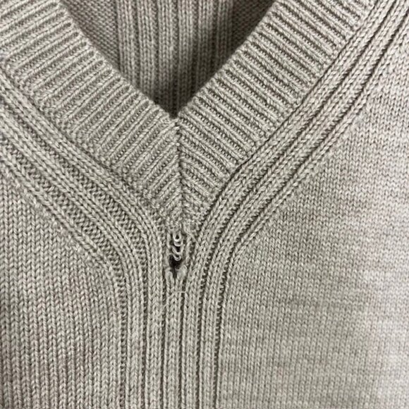 Amour Vert Sweater Womens Small Wool V Neck Pullover High Low FLAW - Picture 6 of 6